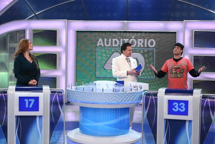 silvio santos chama livia andrade de bagulho