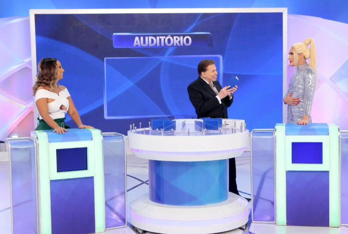 Valesca Popuzuda e Aretuza no Programa Silvio Santos