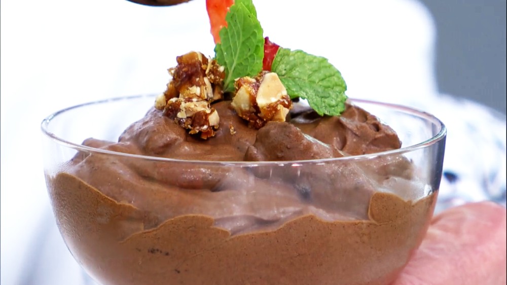 Mousse Rápida de Chocolate com Pé de Moleque