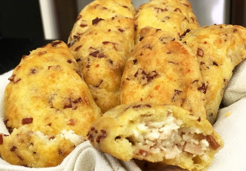 Pastelzinho de Mortadela e Queijo