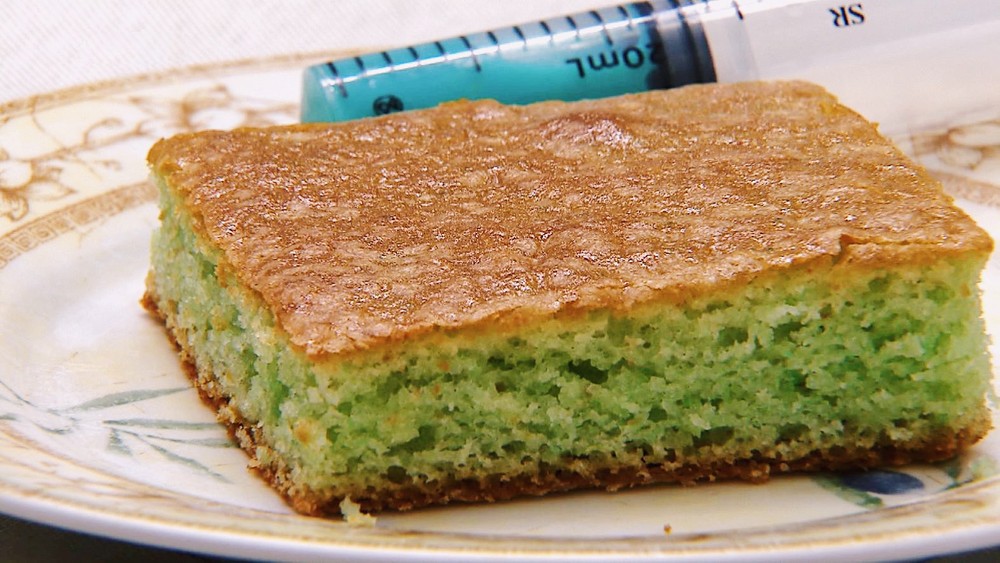 Bolo de Limão com Cobertura de Chocolate Branco