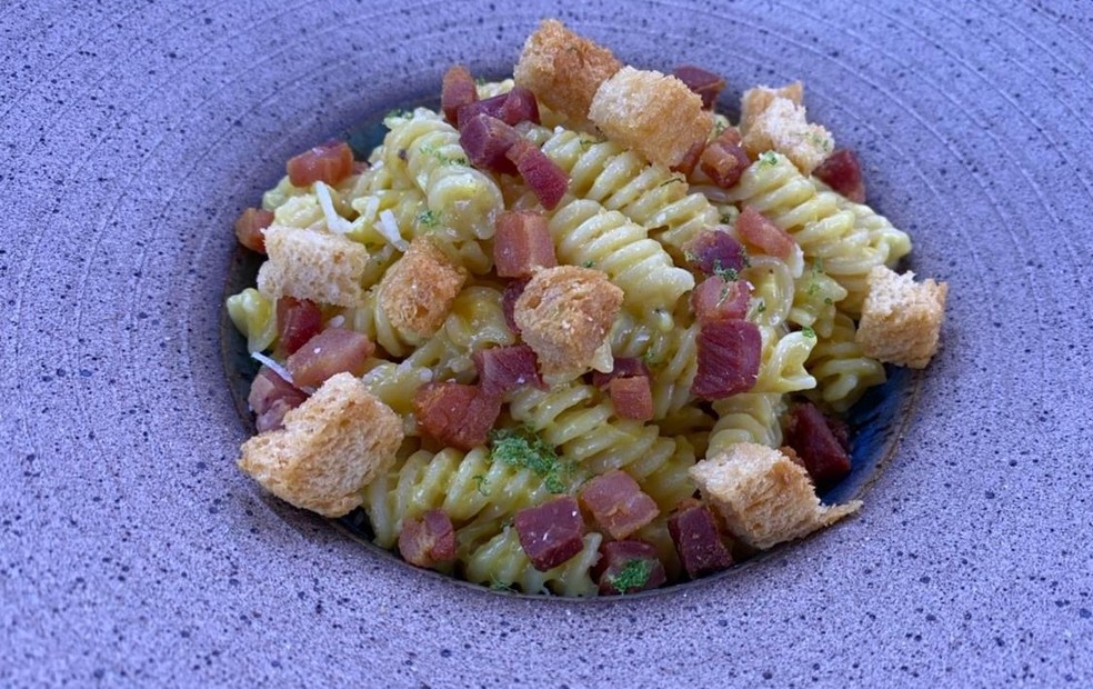 Fusilli com Molho Caesar