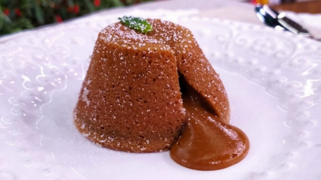 Petit gâteau de doce de leite na Air Fryer