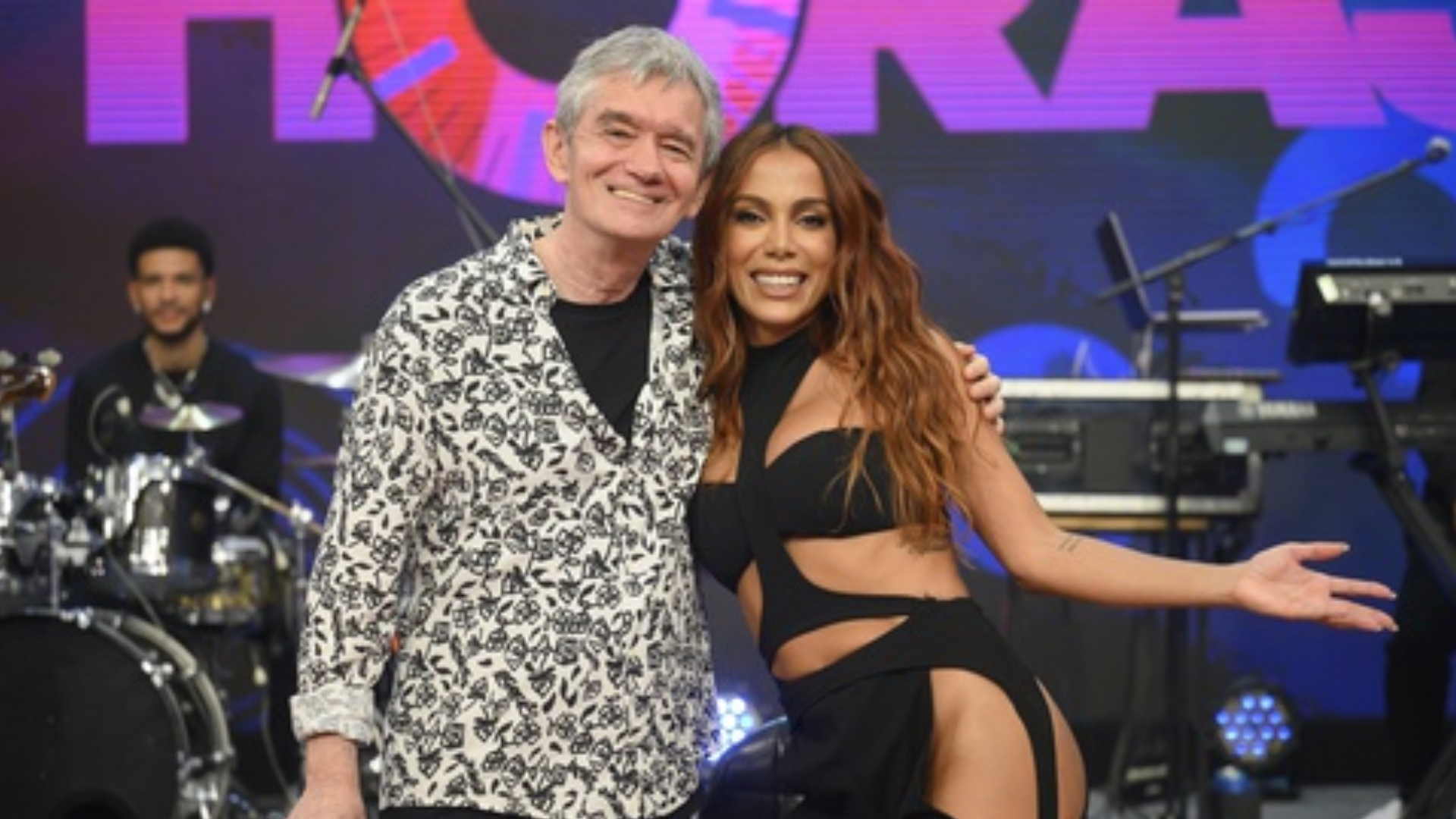 Anitta celebra carreira no Altas Horas