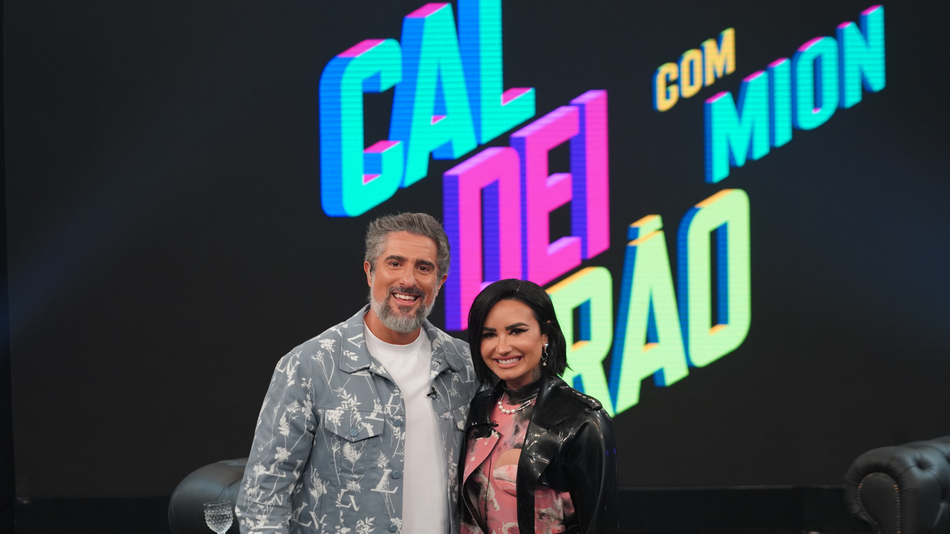 Demi Lovato conversa com Marcos Mion no Caldeirão com Mion