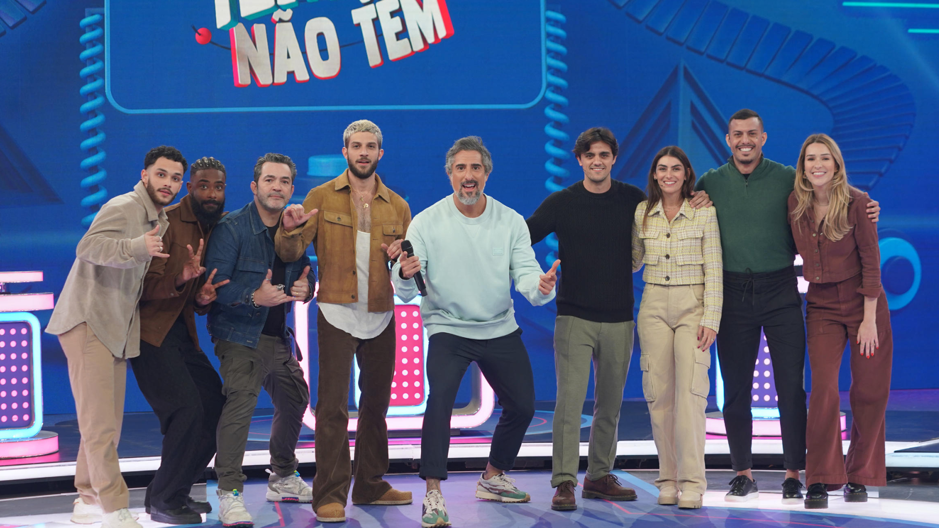 Felipe Simas e Chay Suede duelam no Tem ou Não Tem do Caldeirão com Mion