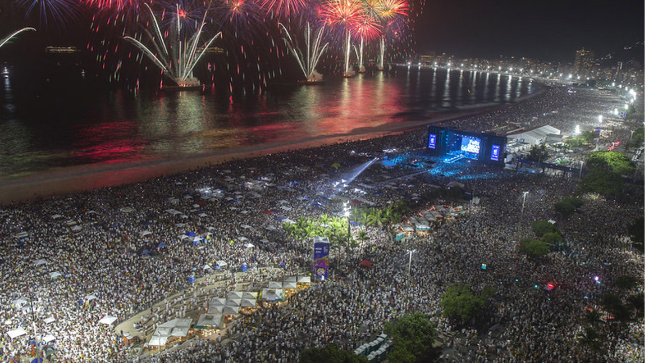 Réveillon 2024 no Rio de Janeiro terá 12 minutos de fogos em Copacabana e 12 palcos (Créditos: Agência Brasil)