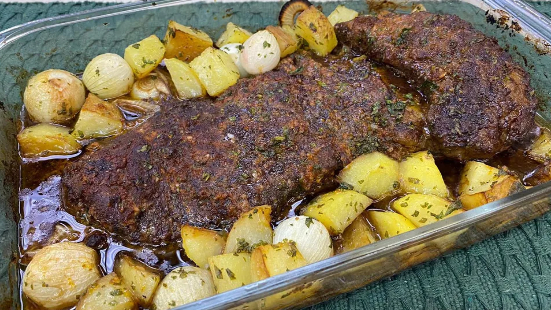 Fraldinha no forno com cebolas e batatas da Talitha Morete