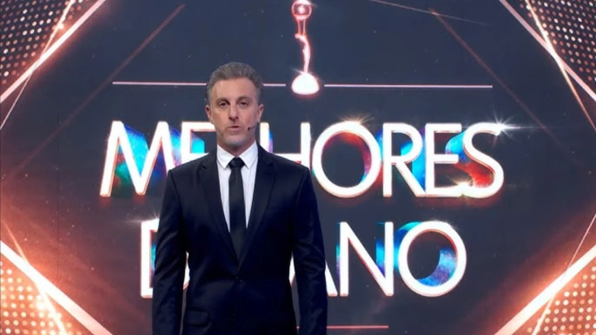 Luciano Huck comanda os Melhores do Ano no Domingão com Huck