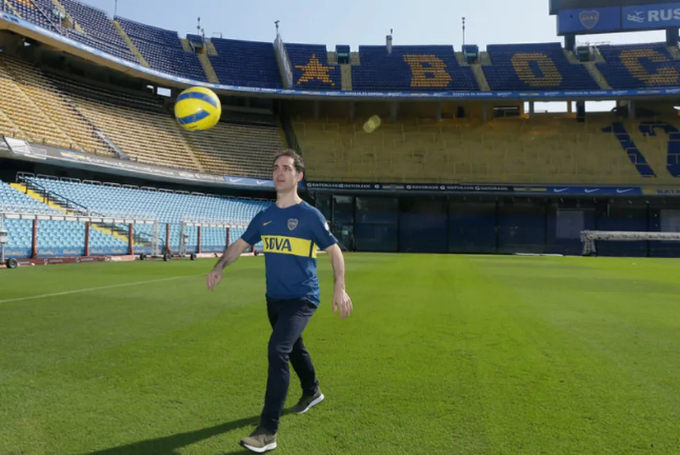  O ator espanhol Pedro Alonso é fã de futebol e de Messi — Foto: Boca Juniors