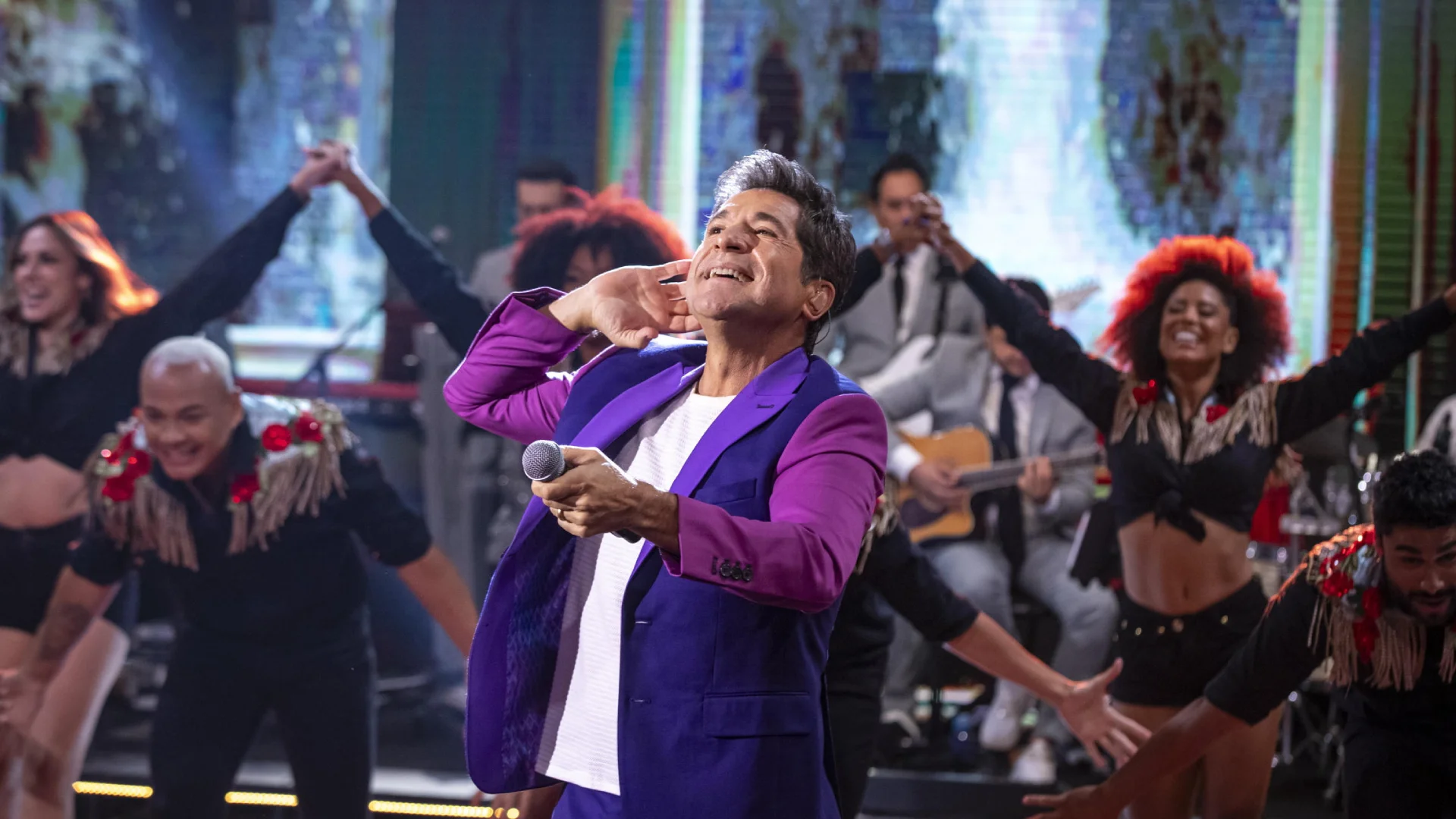 Daniel canta no Domingão com Huck