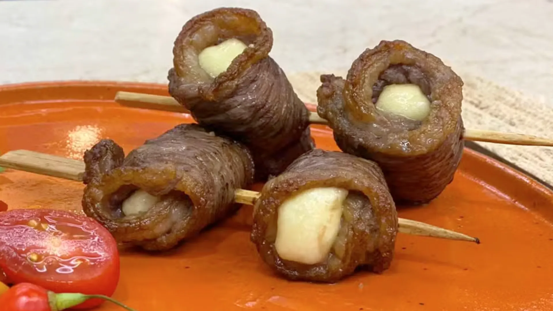 Receita de Enroladinho de picanha com queijo coalho na air fryer no É de Casa