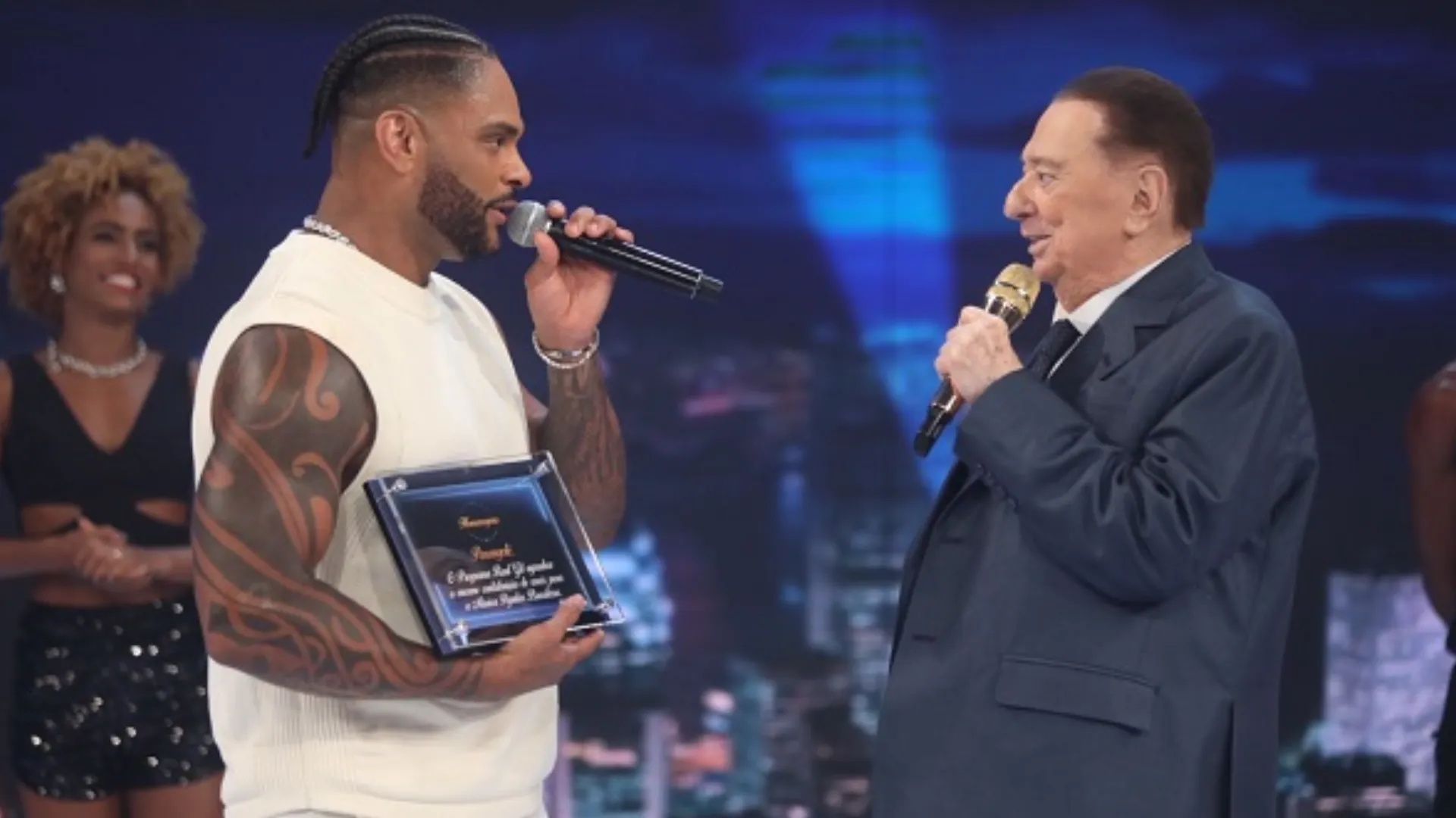 Tony Salles recebe homenagem no Programa Raul Gil