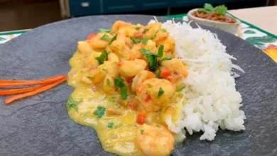 Moqueca de camarão com arroz de coco do É de Casa