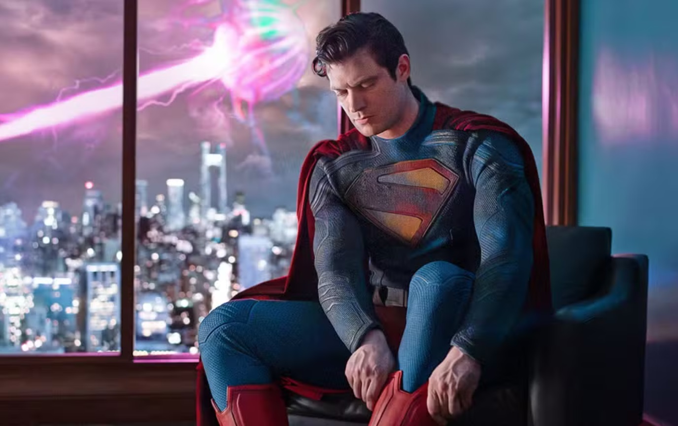 James Gunn publica 1ª imagem de David Corenswet na pele do 'Superman'