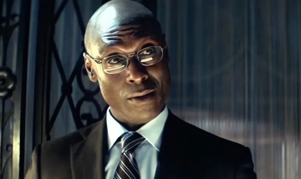 Courtney B. Vance substitui Lance Reddick como Zeus em Percy Jackson, prestando tributo ao ator, falecido aos 60 anos